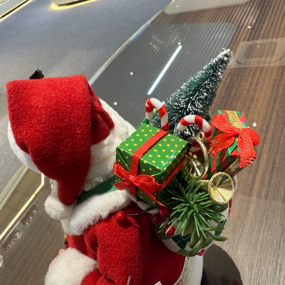 11Inch Xmas Handmade Resin Santa Claus Doll with Oil Lamp Christmas Gift List Handicraft Polyresin Santa Claus Indoor Decoration