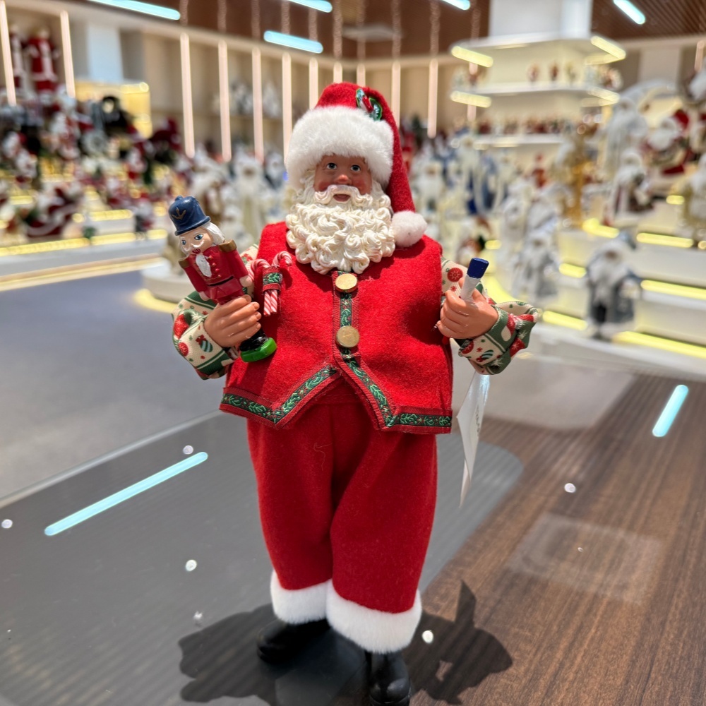 11Inch Xmas Handmade Resin Santa Claus Doll with Nutcracker and Brush Handicraft Polyresin Santa Claus Indoor Decoration