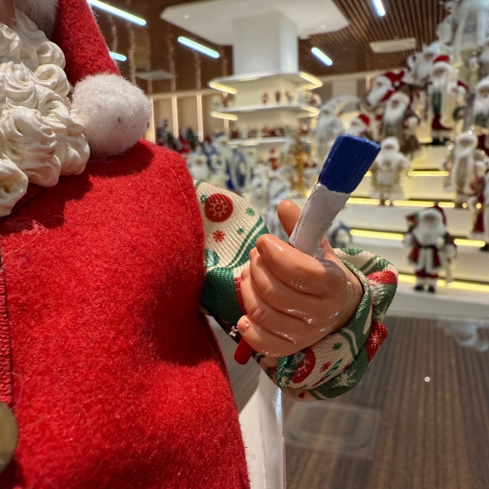 11Inch Xmas Handmade Resin Santa Claus Doll with Nutcracker and Brush Handicraft Polyresin Santa Claus Indoor Decoration