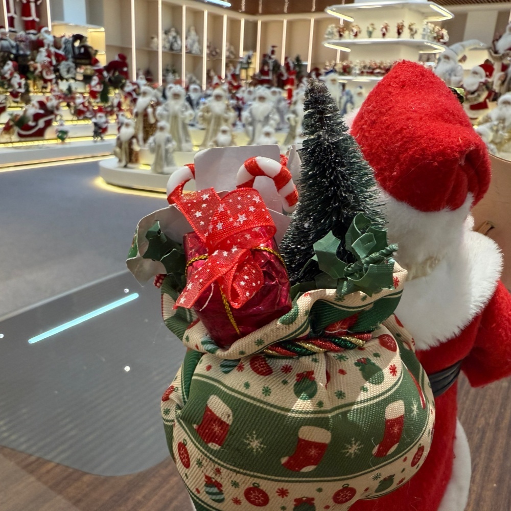 11Inch Xmas Handmade Resin Santa Claus Doll with  Blackboard And Christmas Tree Gifts Bag Handicraft Polyresin Santa Claus Indoor Decoration