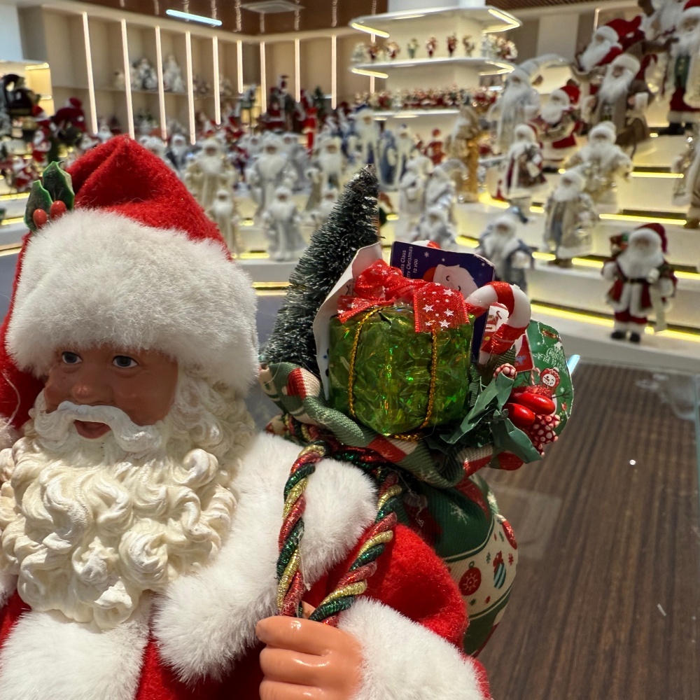 11Inch Xmas Handmade Resin Santa Claus Doll with  Blackboard And Christmas Tree Gifts Bag Handicraft Polyresin Santa Claus Indoor Decoration