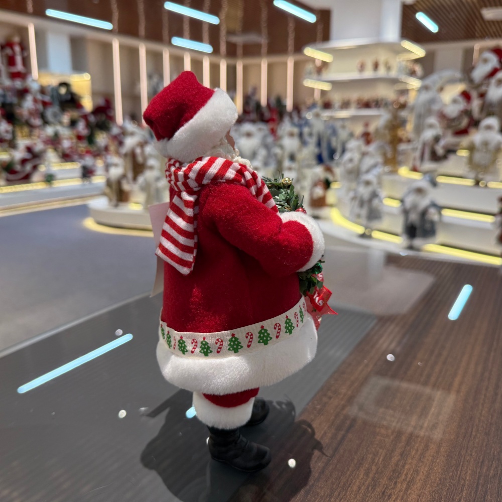 11Inch Xmas Handmade Resin Santa Claus Doll with Wreath Handicraft Polyresin Santa Claus Indoor Decoration