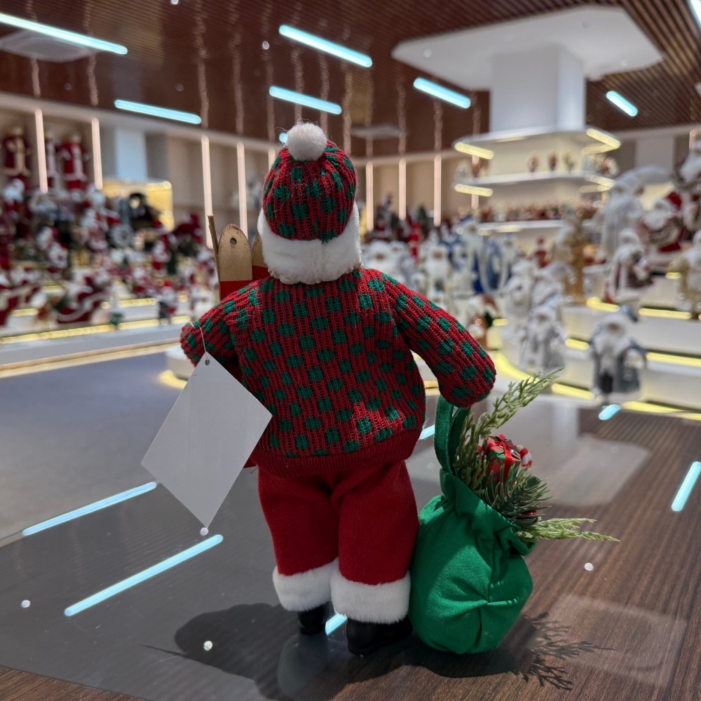 11Inch Xmas Handmade Resin Santa Claus Doll with Ski Boards And Christmas Gift Bag Handicraft Polyresin Santa Claus Indoor Decoration