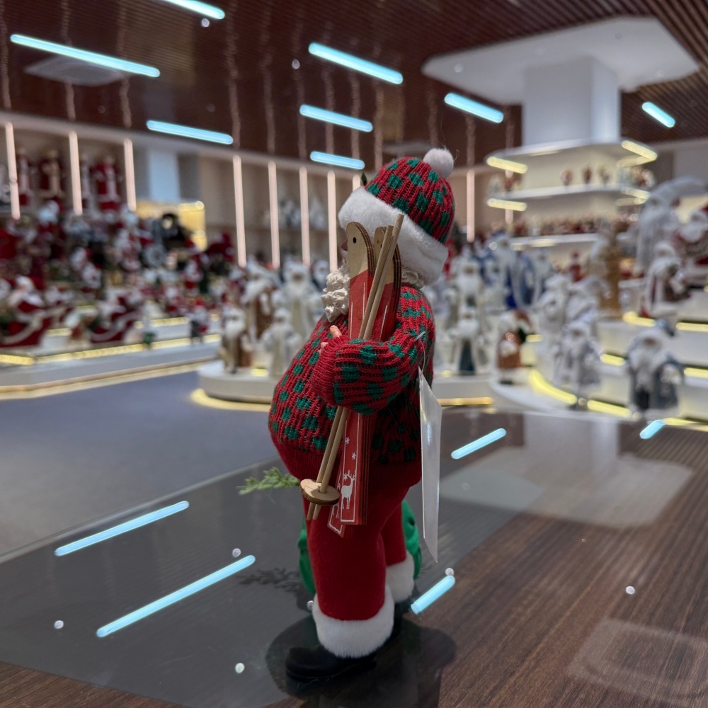 11Inch Xmas Handmade Resin Santa Claus Doll with Ski Boards And Christmas Gift Bag Handicraft Polyresin Santa Claus Indoor Decoration