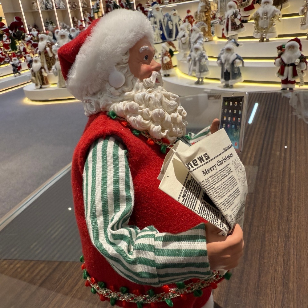 11Inch Xmas Handmade Resin Santa Claus Doll with Pad And Newspaper Handicraft Polyresin Santa Claus Indoor Decoration