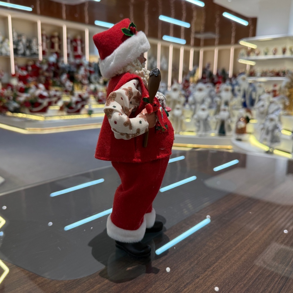 11Inch Xmas Handmade Resin Santa Claus Doll with Cream Cake Handicraft Polyresin Santa Claus Indoor Decoration