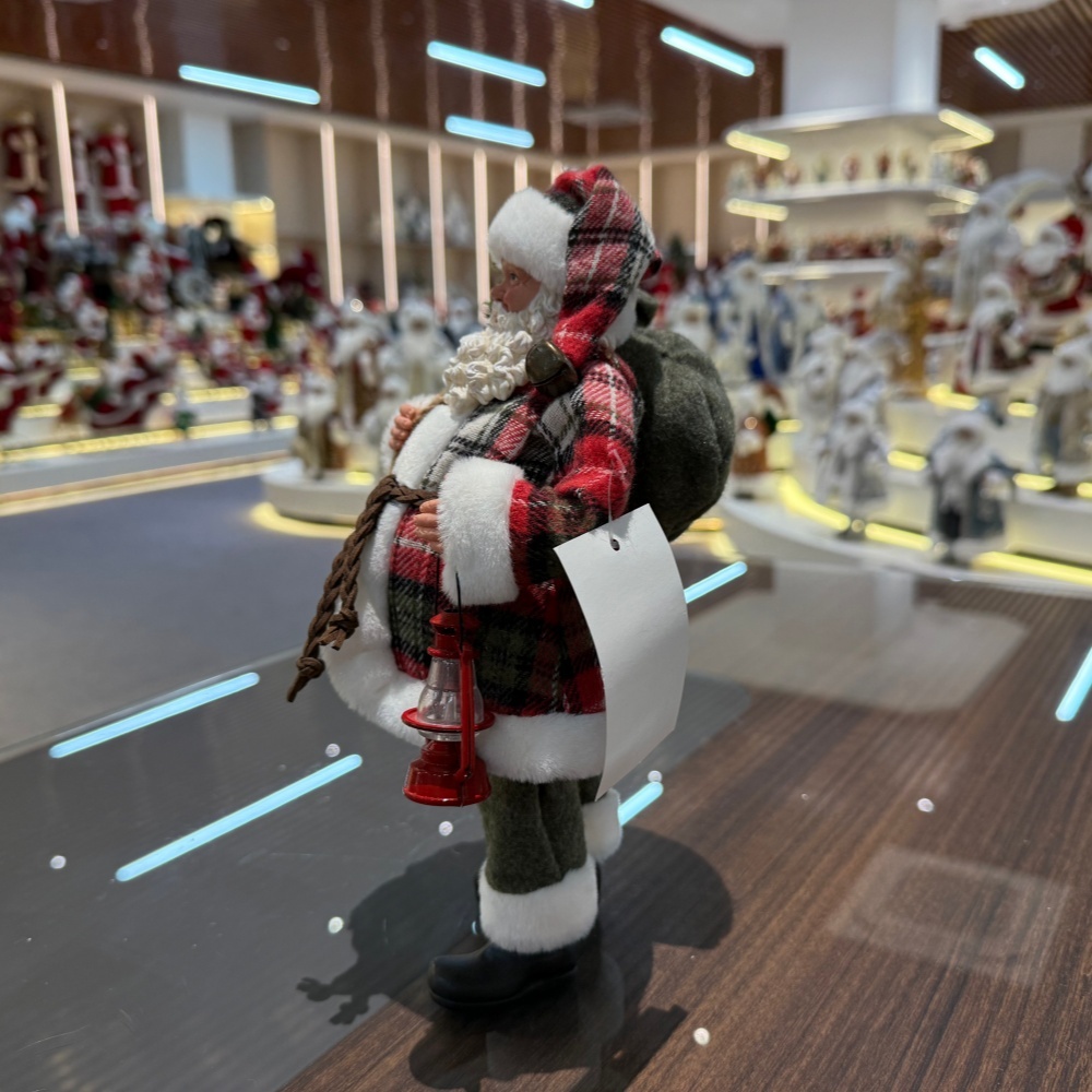 11Inch Xmas Handmade Resin Santa Claus Doll with Oil Lamp And Christmas Tree Gifts Bag Handicraft Polyresin Santa Claus Indoor Decoration