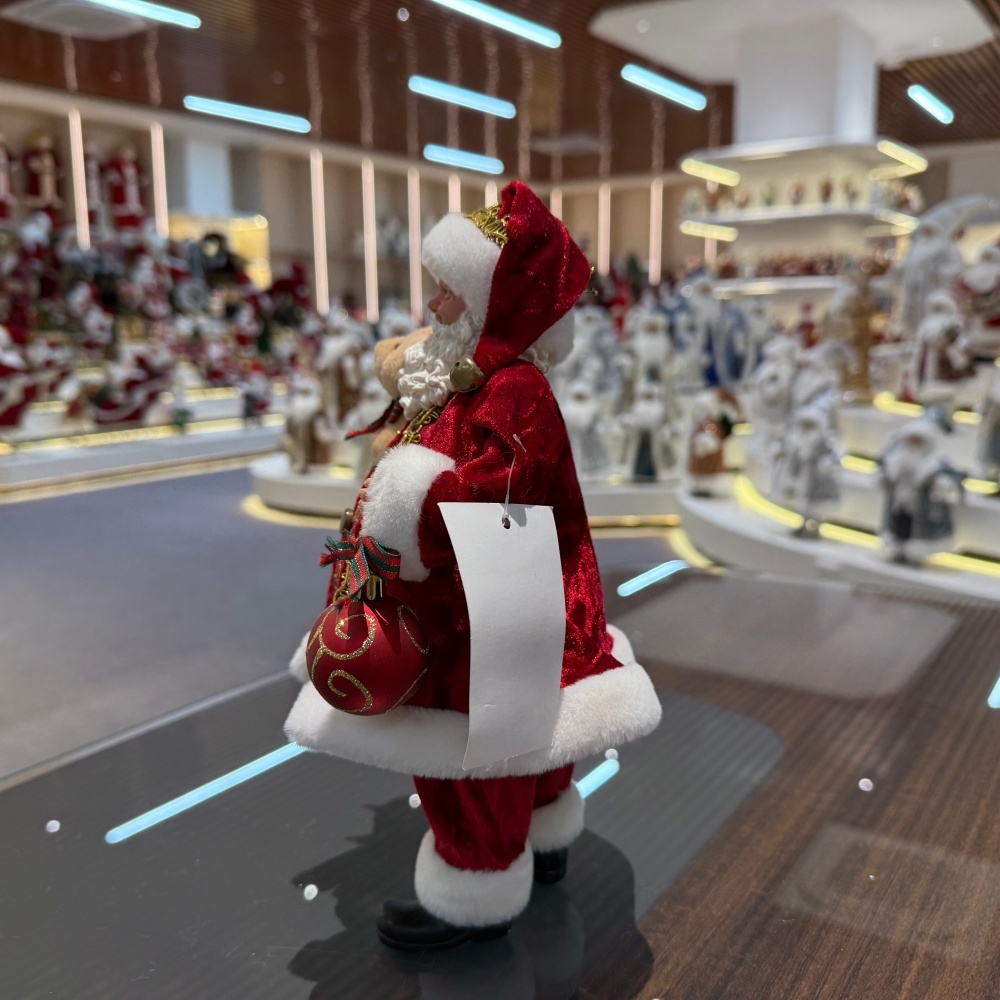 11Inch Xmas Handmade Resin Santa Claus Doll with Bear And Christmas Ball Handicraft Polyresin Santa Claus Indoor Decoration