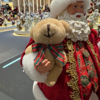 11Inch Xmas Handmade Resin Santa Claus Doll with Bear And Christmas Ball Handicraft Polyresin Santa Claus Indoor Decoration