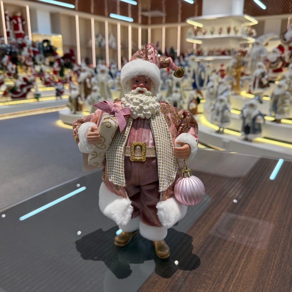 11Inch Xmas Handmade Resin Santa Claus Doll with Christmas Ball and Gift Box Handicraft Polyresin Santa Claus Indoor Decoration