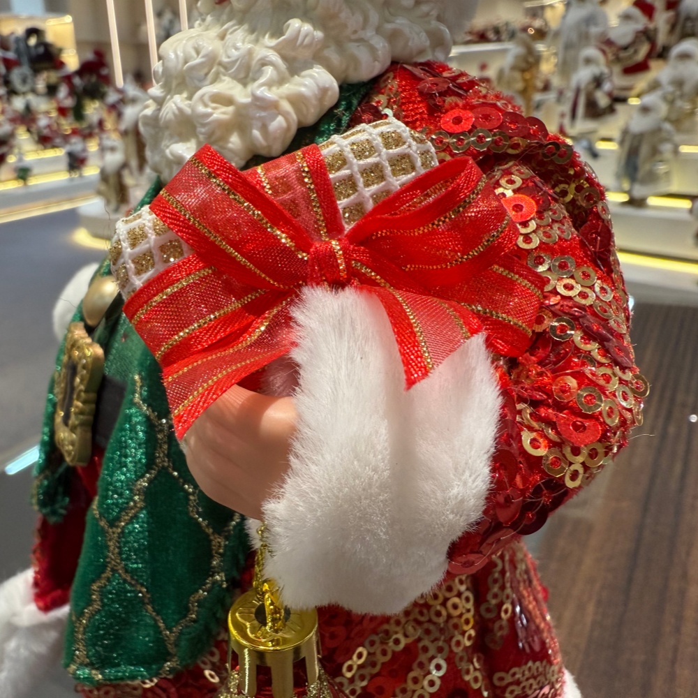 11Inch Xmas Handmade Resin Santa Claus Doll with Red Christmas Ball and Gift Box Handicraft Polyresin Santa Claus Indoor Decoration