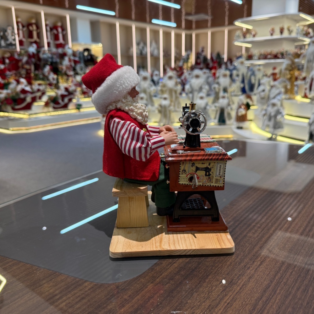 23/28/30CM Xmas Handmade Classic Resin Santa Claus Doll with Sewing Machine Handicraft Polyresin Santa Claus Indoor Decoration