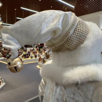 45cm Xmas Handmade Luxury Santa Claus Doll with Christmas Decoration Balls Christmas Gift Box Handicraft Santa Claus Indoor Decoration