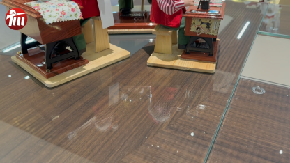 23/28/30CM Xmas Handmade Classic Resin Santa Claus Doll with Sewing Machine Handicraft Polyresin Santa Claus Indoor Decoration