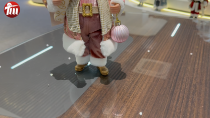 11Inch Xmas Handmade Resin Santa Claus Doll with Christmas Ball and Gift Box Handicraft Polyresin Santa Claus Indoor Decoration