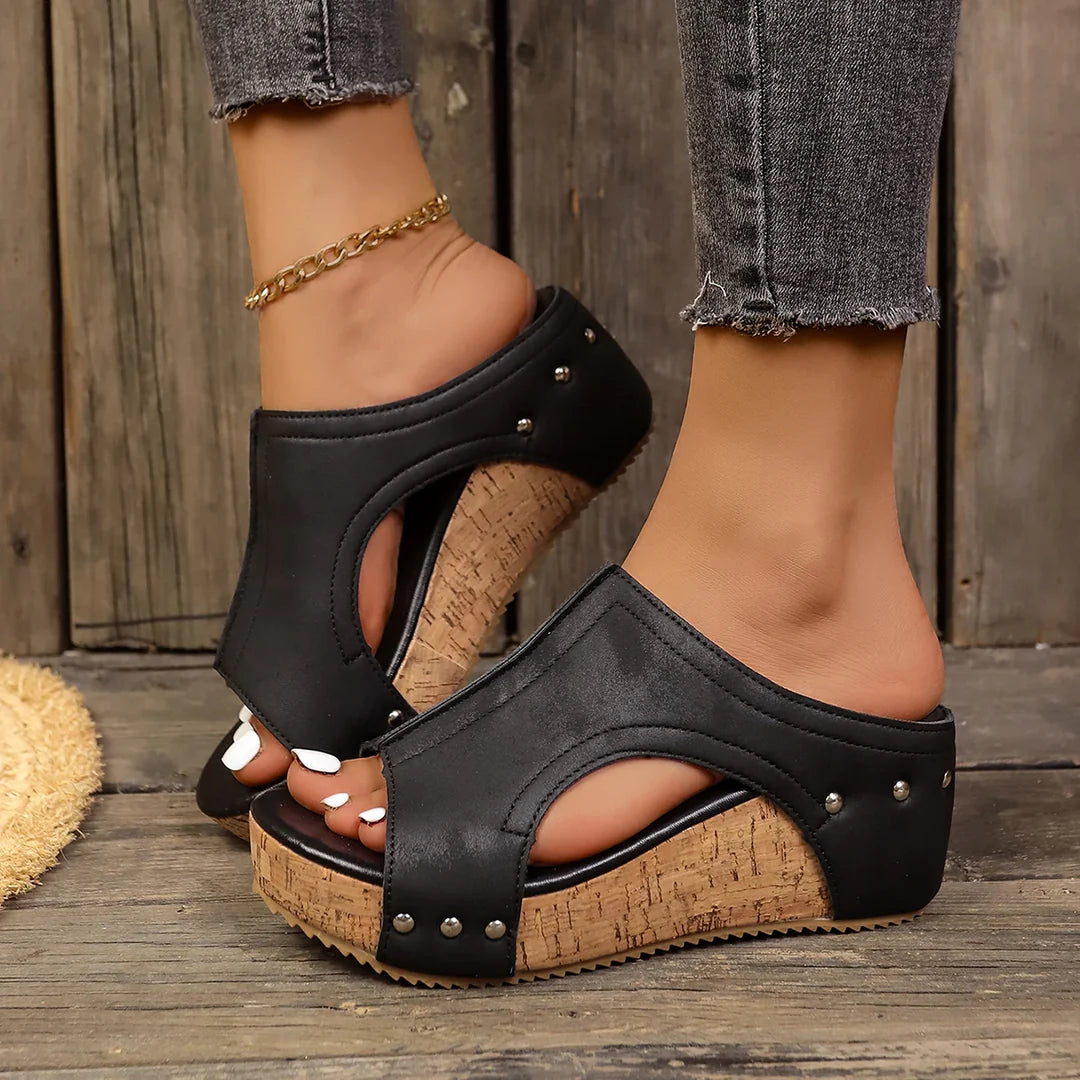 veloraea Stud Wedges