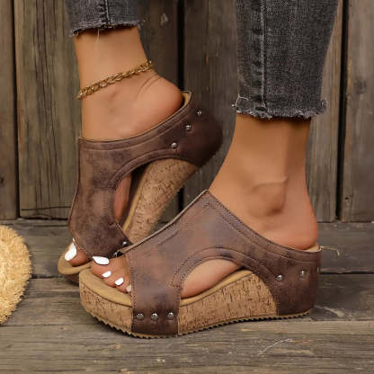 veloraea Stud Wedges