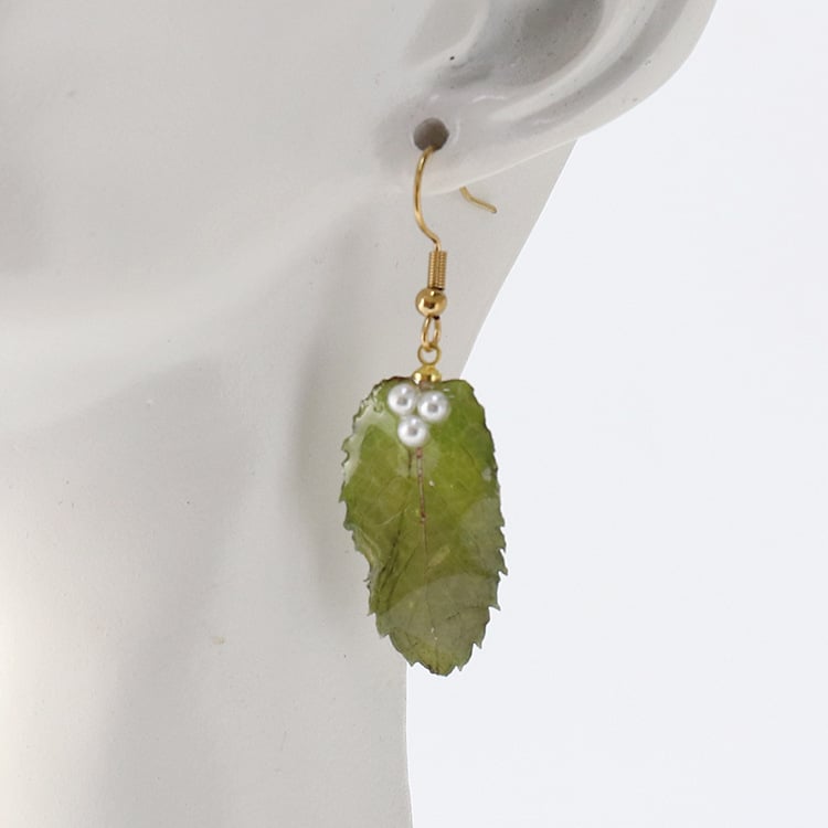 🌿- Green Leaf Earrings
