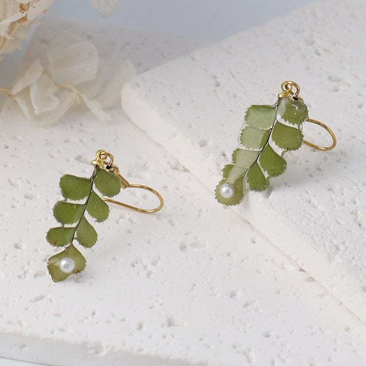 🌿- Green Leaf Earrings