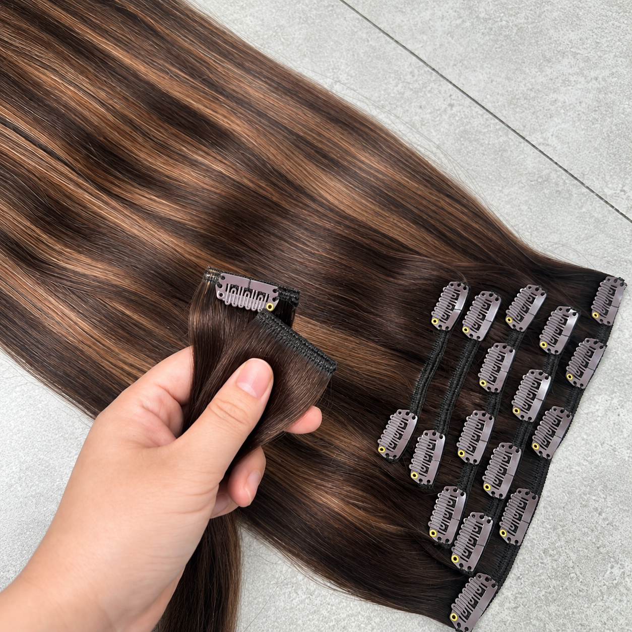 JOPEAR Straight Raw Human Hair Clip-In Extensions – Chocolate Brown to Honey Blonde Highlights (T2/6/P2)