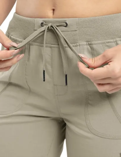 Women’s Loose Fit Lightweight Capri Cargo Pants – Casual 3/4 Trousers with 6 Pockets