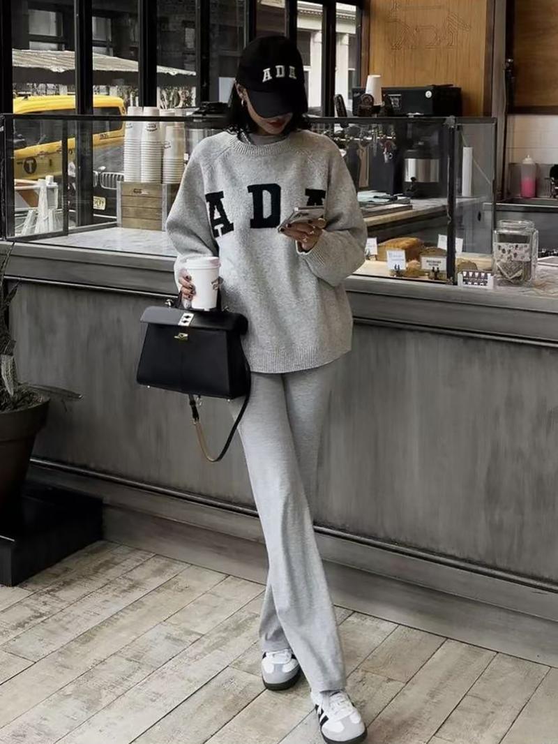 Women's Long Sleeve Knit Sweater, Loose-Fitting Round Neck Pullover, Soft Comfortable Elegant Casual Fashion Top for Fall & Winter