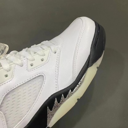 Aithtr Jordthtan 5 Retro White and Black Replica