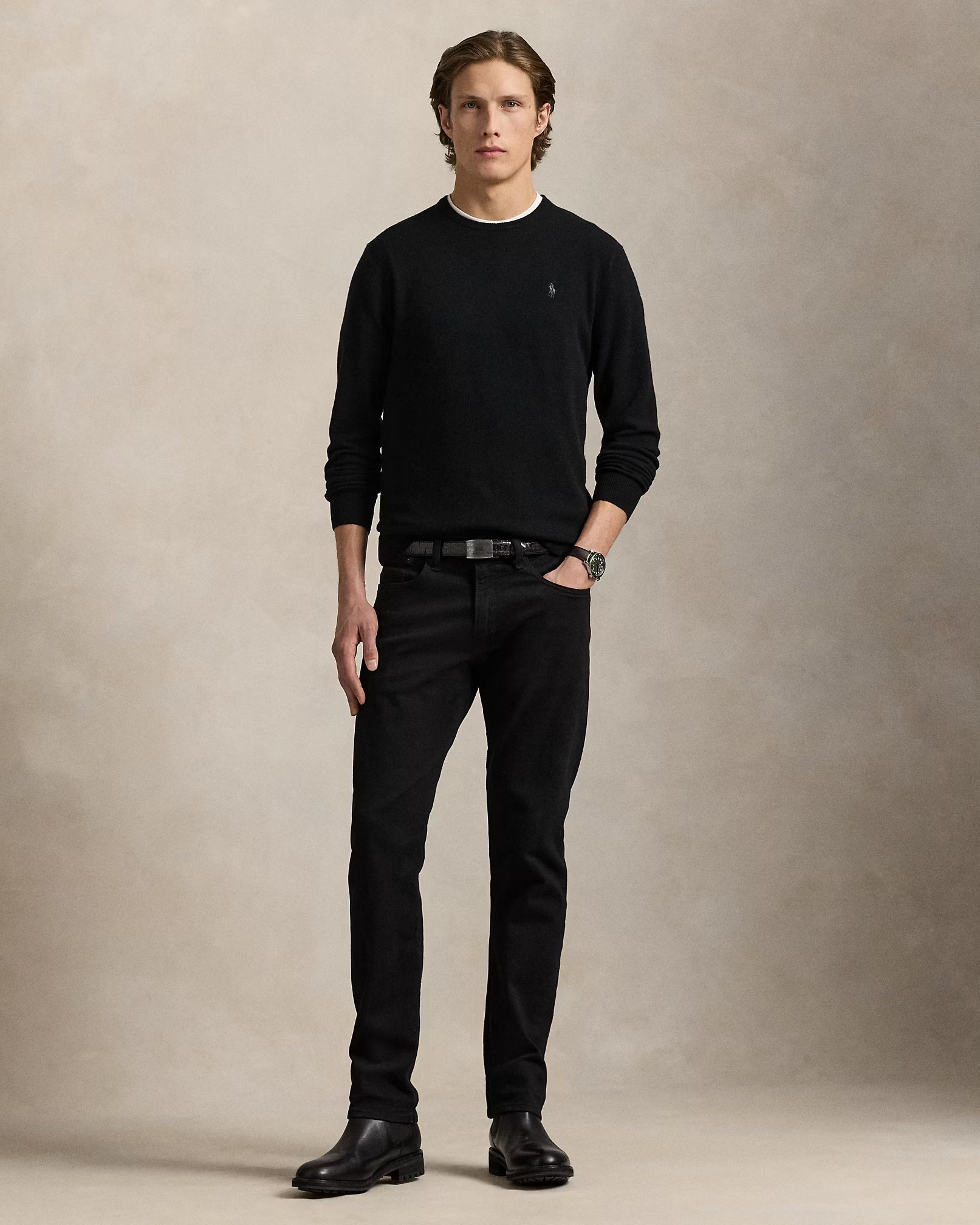 Wool sweater with round neck