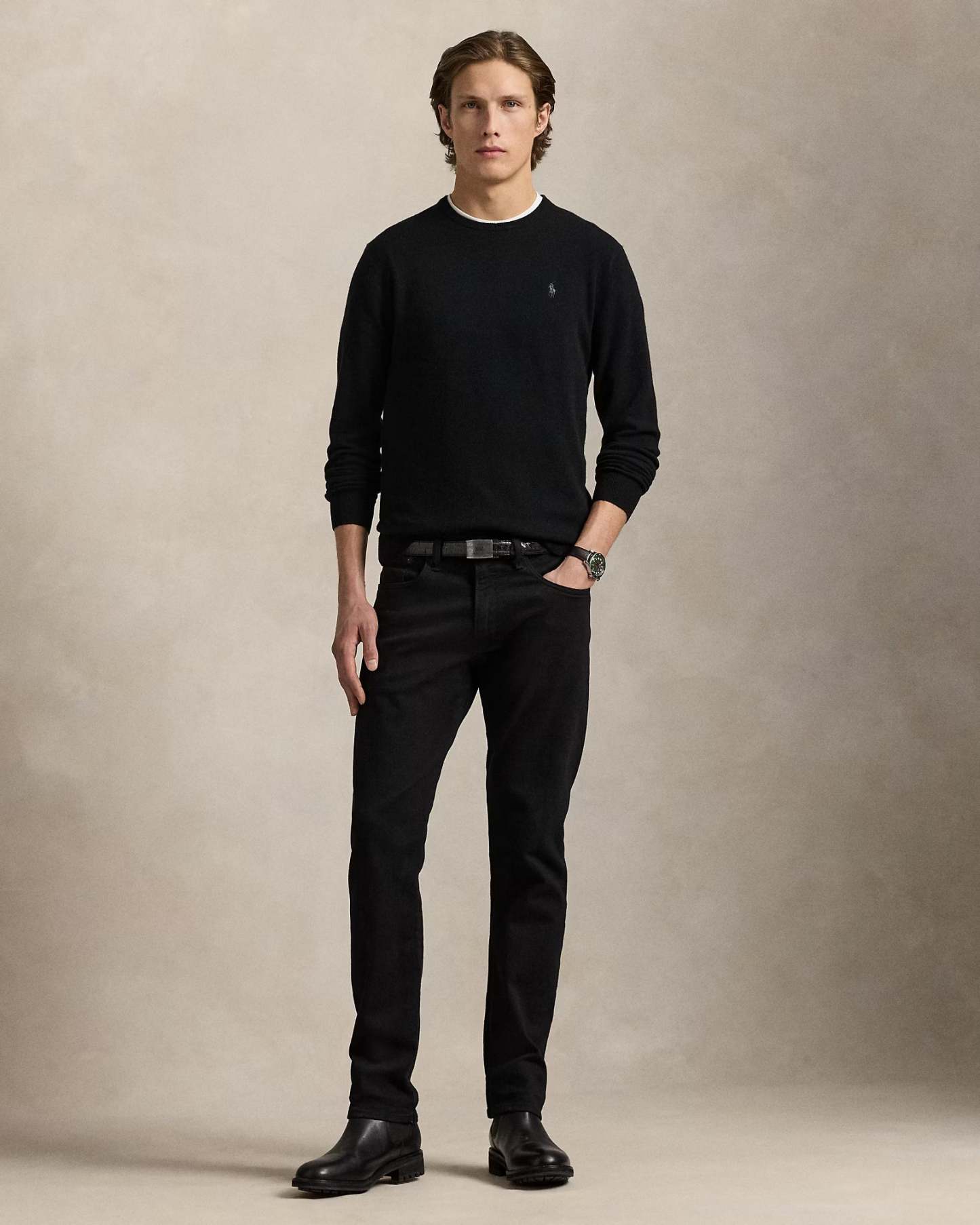 Wool sweater with round neck