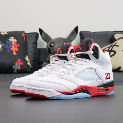 Aithtr Jordthtan 5 Retro “Fire Red” (Black Tongue) 2025