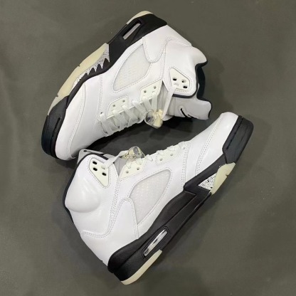 Aithtr Jordthtan 5 Retro White and Black Replica