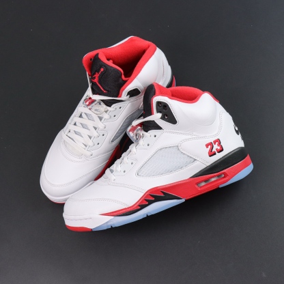 Aithtr Jordthtan 5 Retro “Fire Red” (Black Tongue) 2025