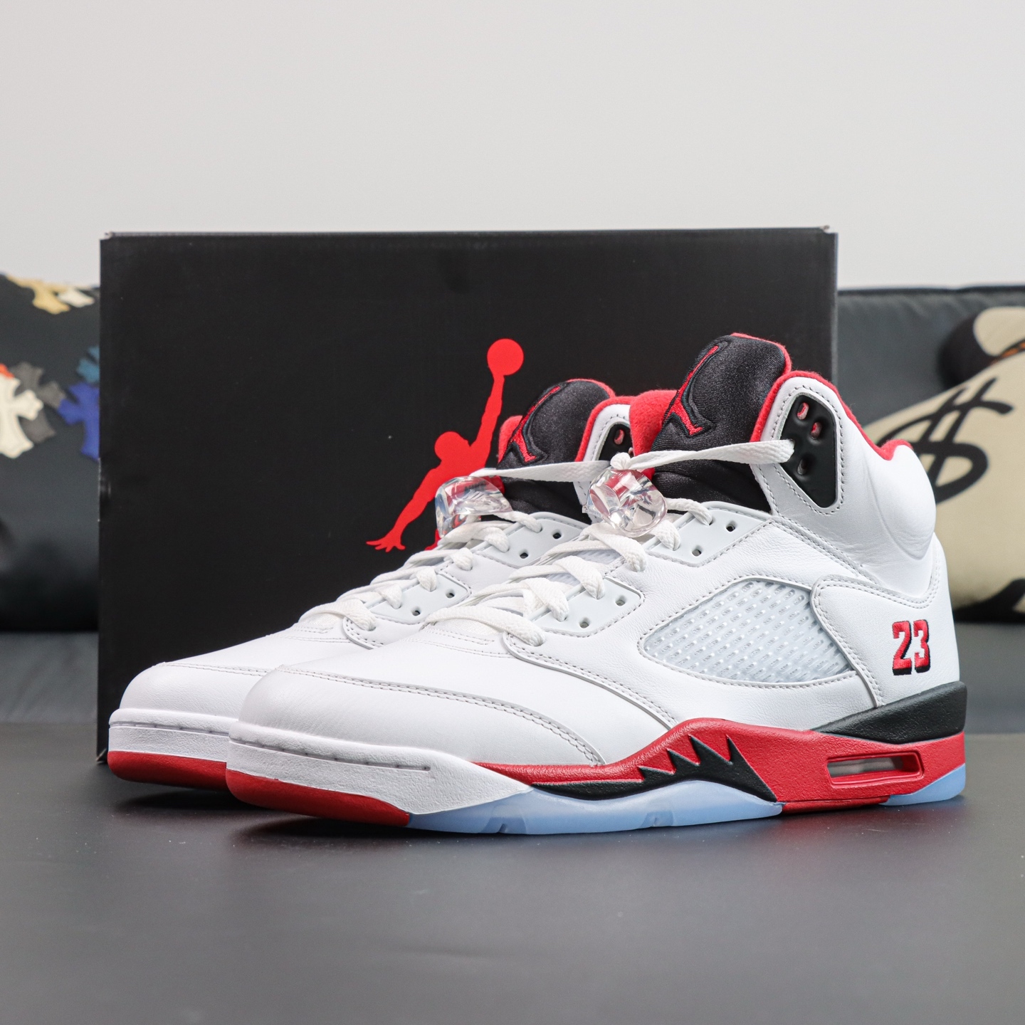 Aithtr Jordthtan 5 Retro “Fire Red” (Black Tongue) 2025