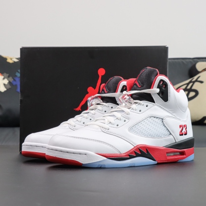 Aithtr Jordthtan 5 Retro “Fire Red” (Black Tongue) 2025