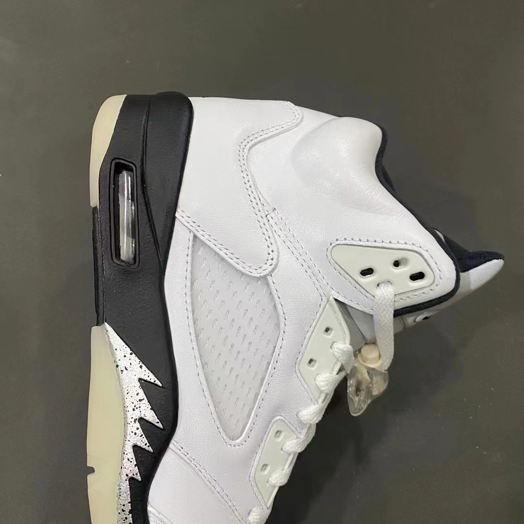 Aithtr Jordthtan 5 Retro White and Black Replica