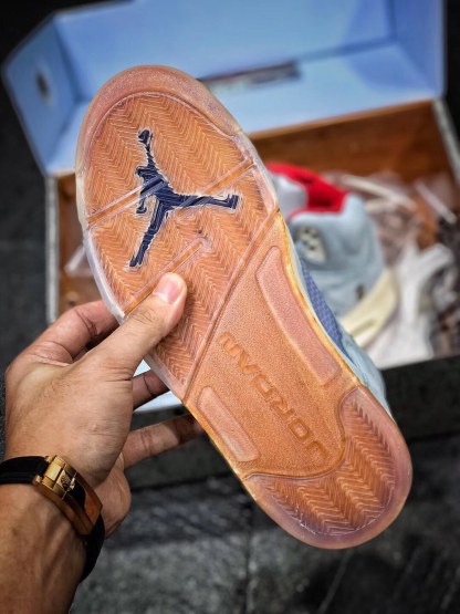 Trophy room x Aithtr Jordthtan 5