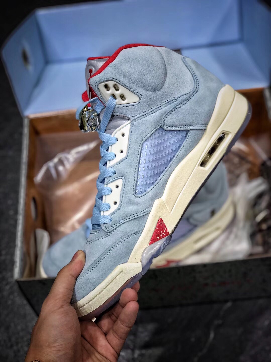 Trophy room x Aithtr Jordthtan 5