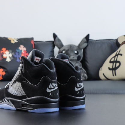 Aithtr Jordthtan 5 Retro ‘Black Metallic Reimagined’