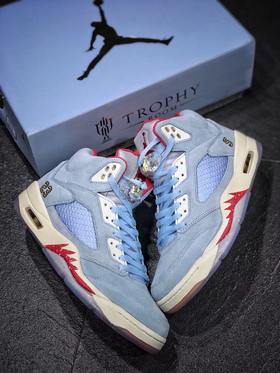 Trophy room x Aithtr Jordthtan 5