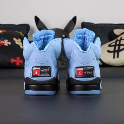 Aithtr Jordthtan 5 Retro UNC University Blue