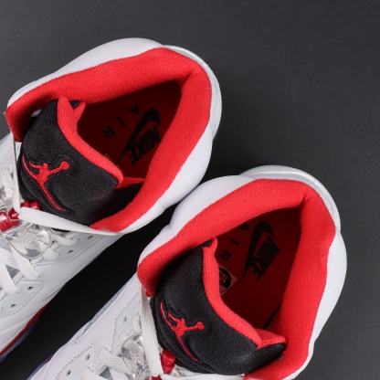 Aithtr Jordthtan 5 Retro “Fire Red” (Black Tongue) 2025