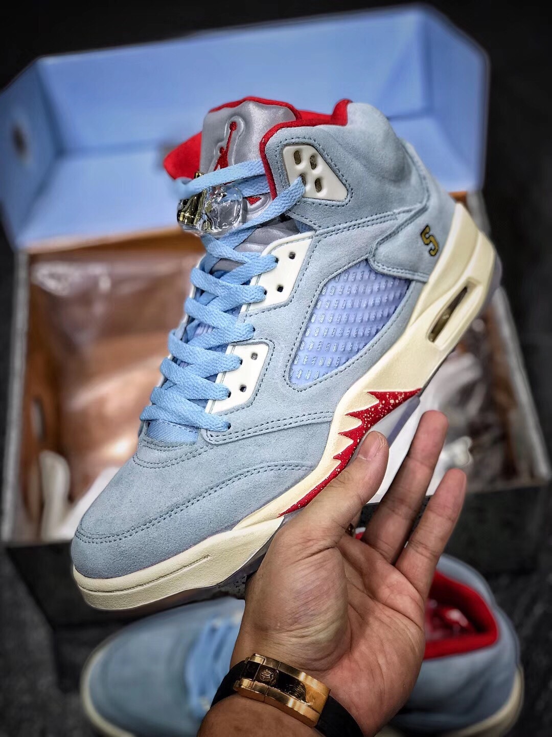 Trophy room x Aithtr Jordthtan 5