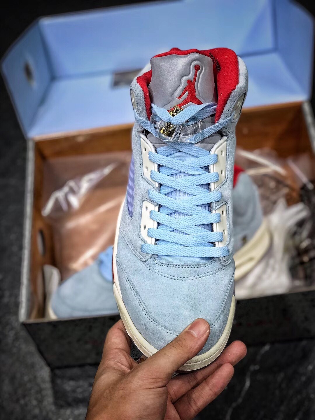 Trophy room x Aithtr Jordthtan 5