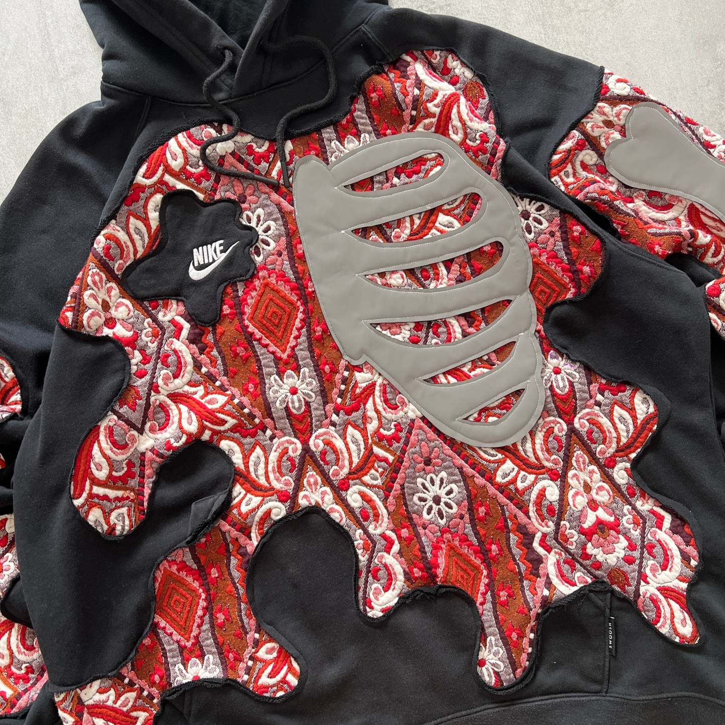 'BONES' REFLECTIVE HOODIE (L)