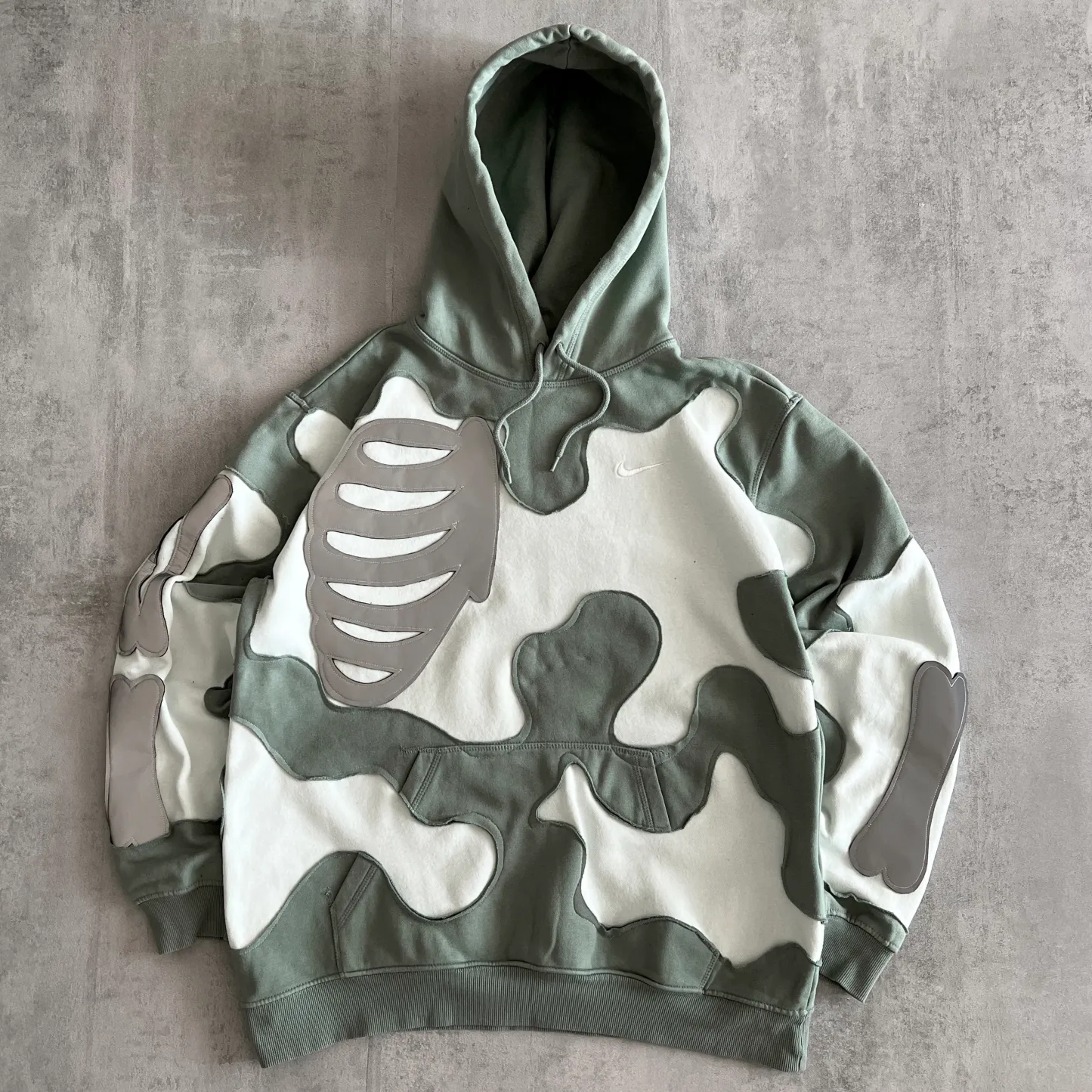 'BONES' REFLECTIVE HOODIE (M)