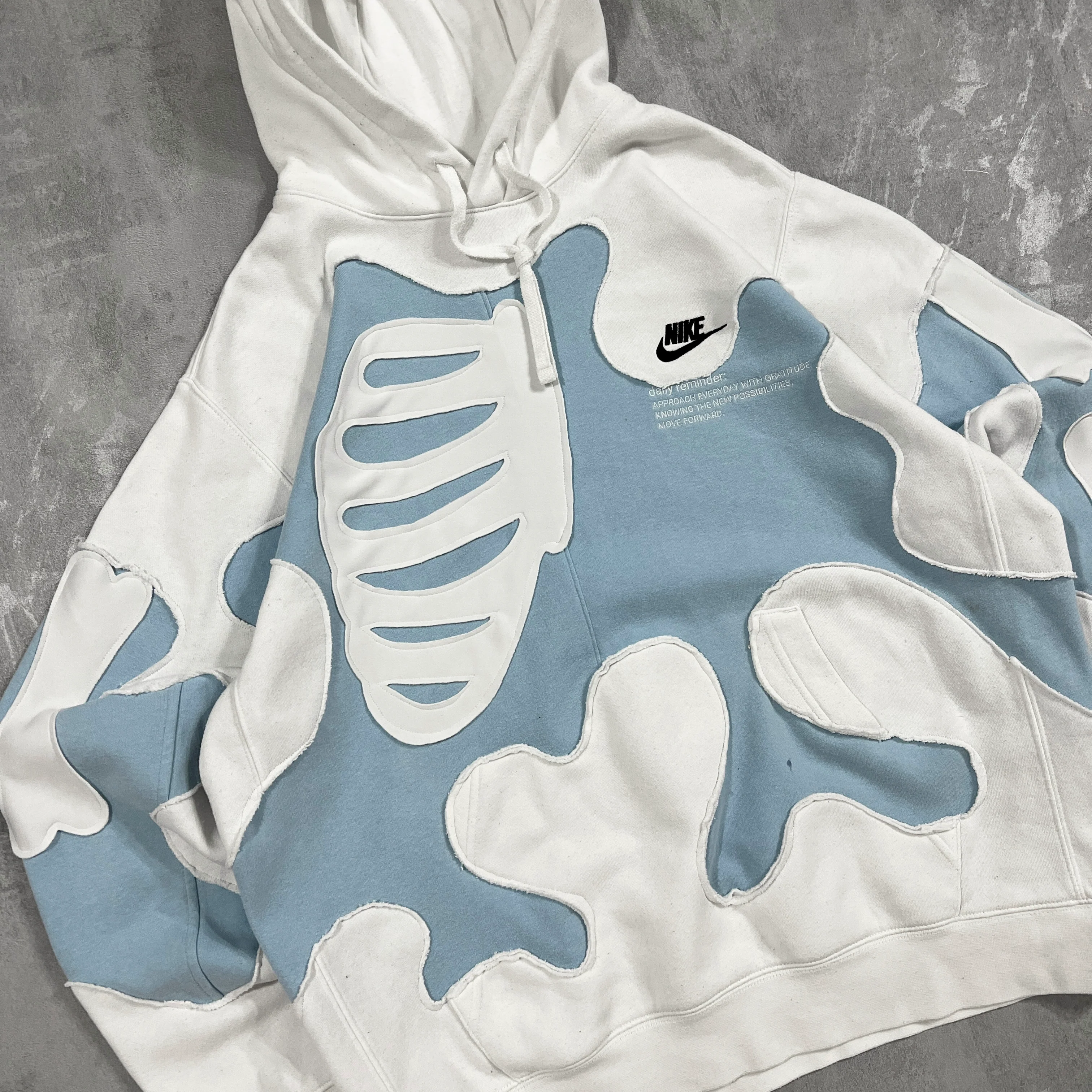 'BONES' HOODIE (M)