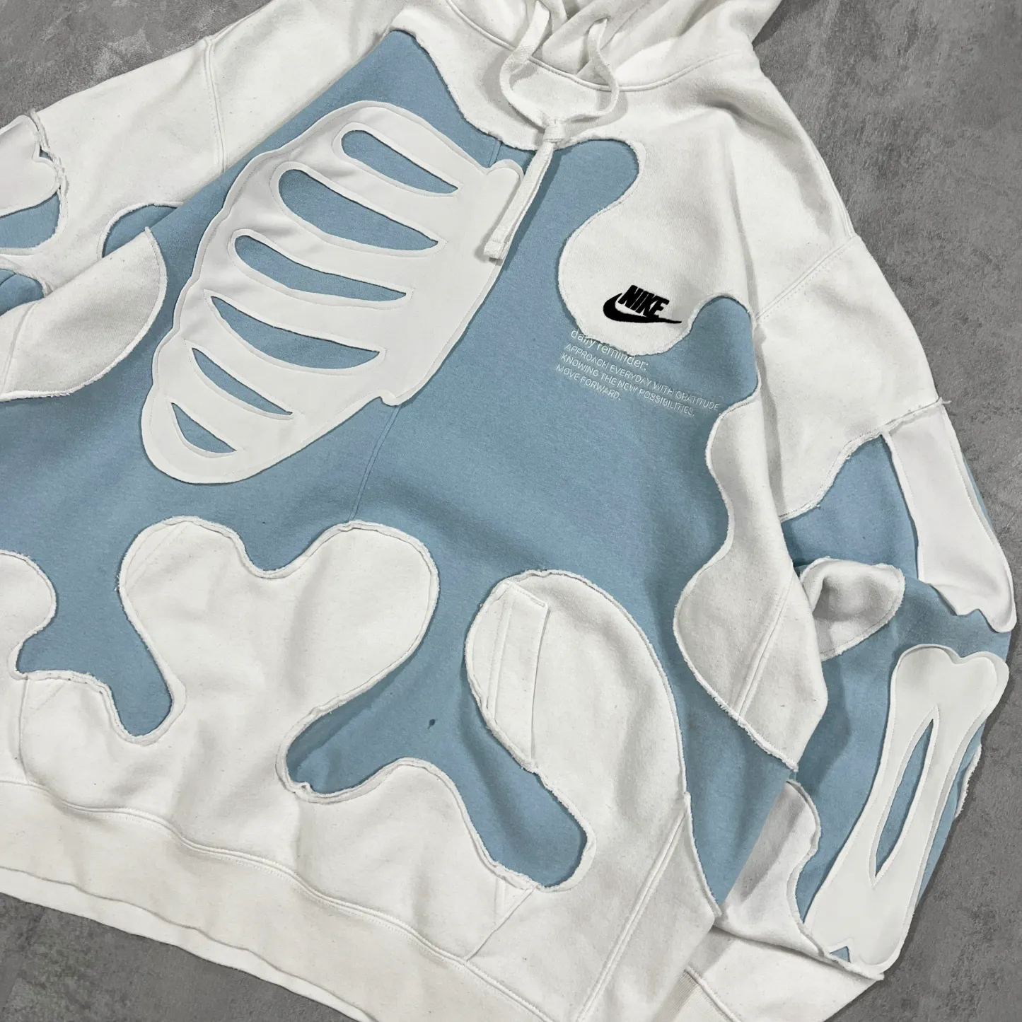 'BONES' HOODIE (M)