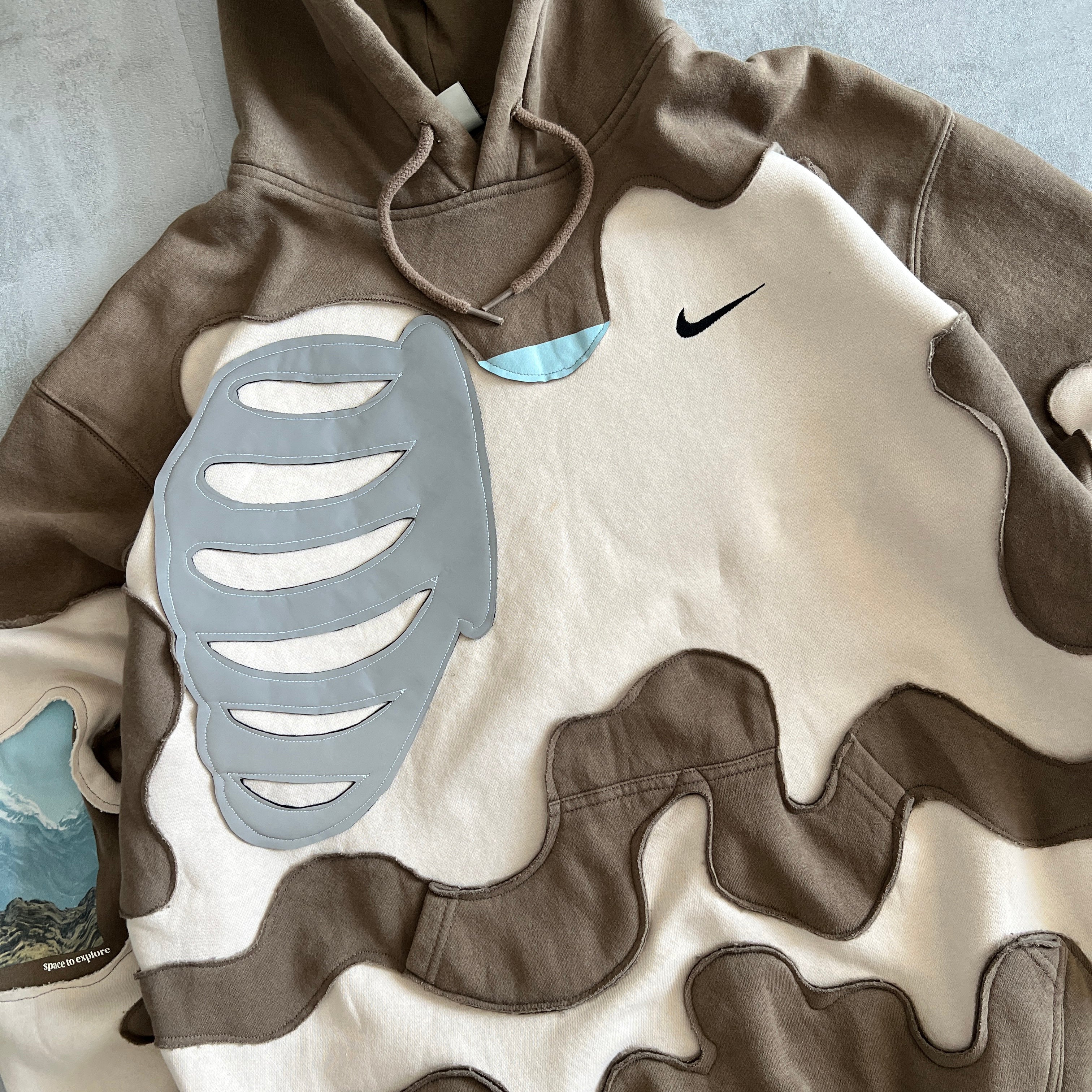 'BONES' REFLECTIVE HOODIE (M)