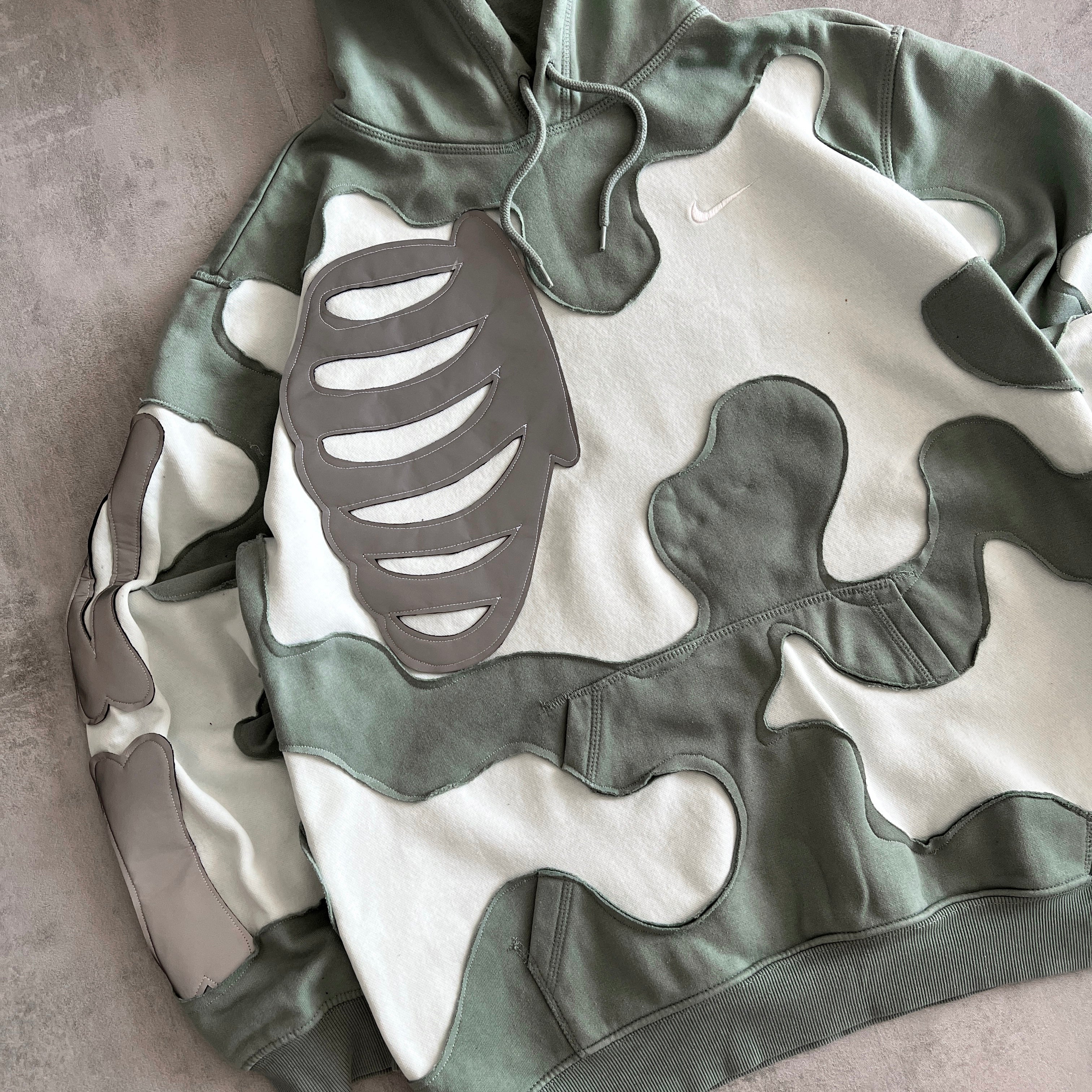 'BONES' REFLECTIVE HOODIE (M)