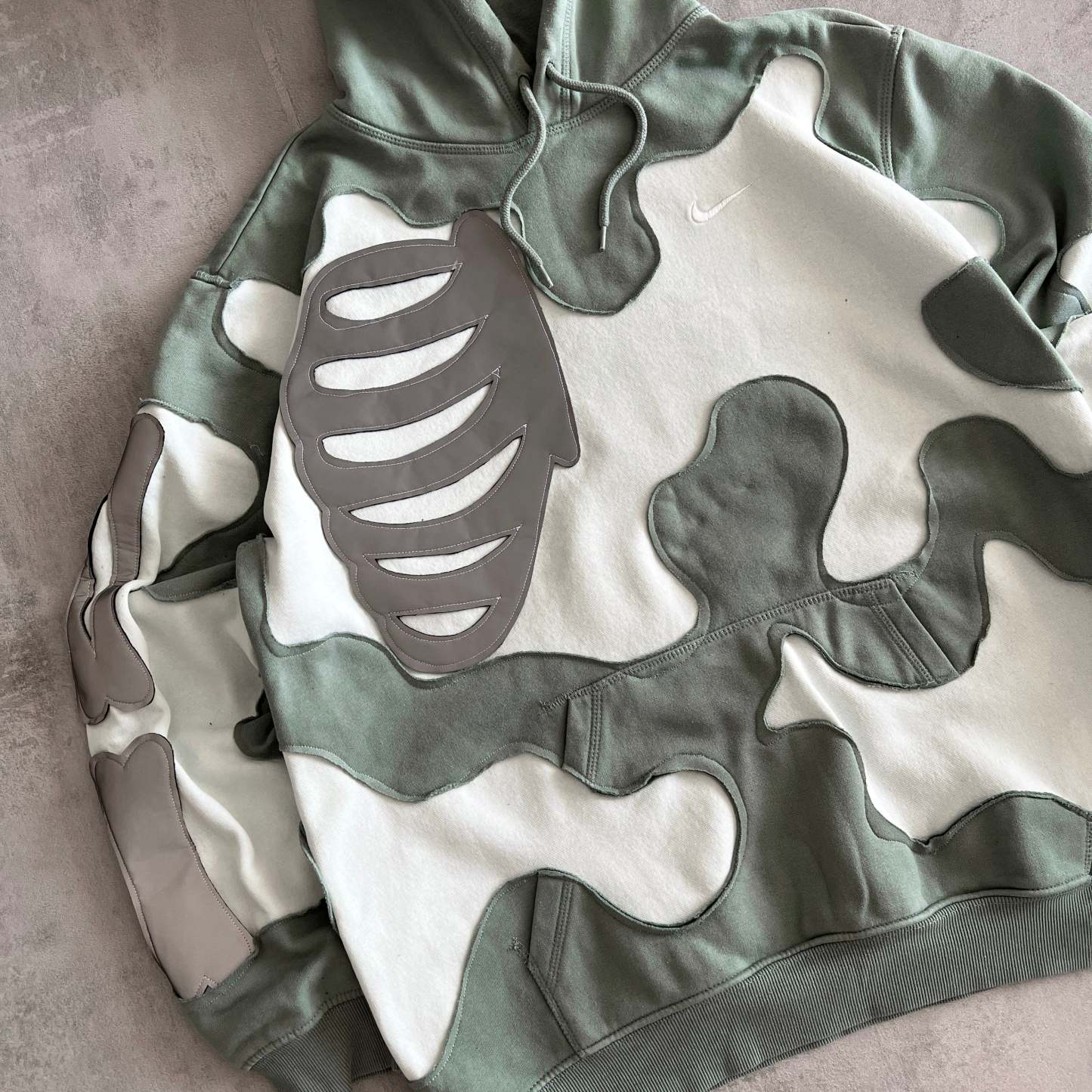 'BONES' REFLECTIVE HOODIE (M)